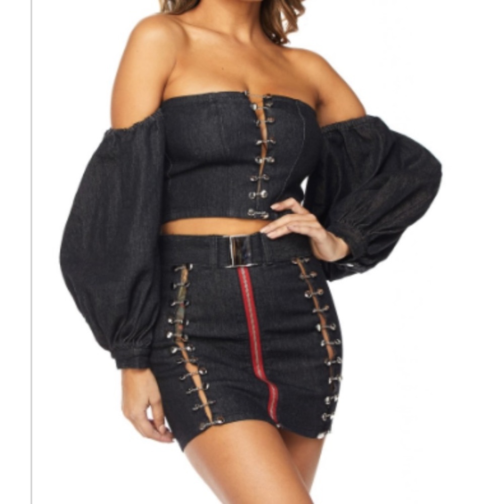 BLACK DENIM/ CHAIN